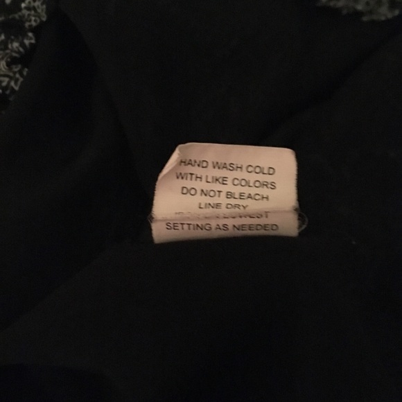 Notations large pretty black and white paisley top - Picture 6 of 6